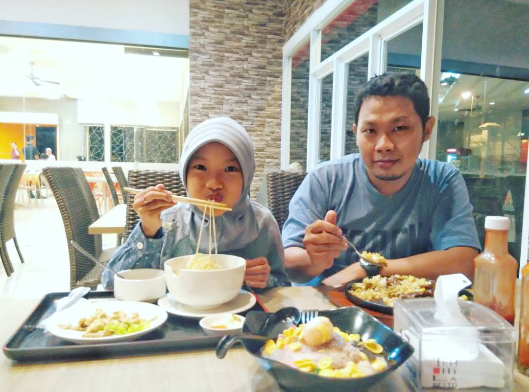 1. Resto Legian, 2. Resto Papuma, 3. Rumah Kimbap, 4. RM. Lestari, 5. Fujiyama Sushi, 6. Warunk Upnormal, 7. Ikan Bakar Cianjur, 8. Taman Mangli Indah, 9. Teh Hi La, 10. Bakaro Suki