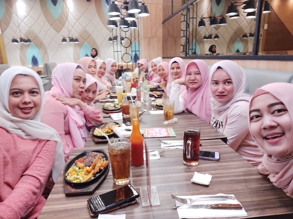 1. Shabu Hji-mat, 2. Mashiseo, 3. Ngunya, 4. Grill 99, 5. Bamboo Dimsum, 6. Pochajjang, 7. KKUMGA BBQ, 8. Steak 21, 9. Miyazaki, 10. Gudang Kafe