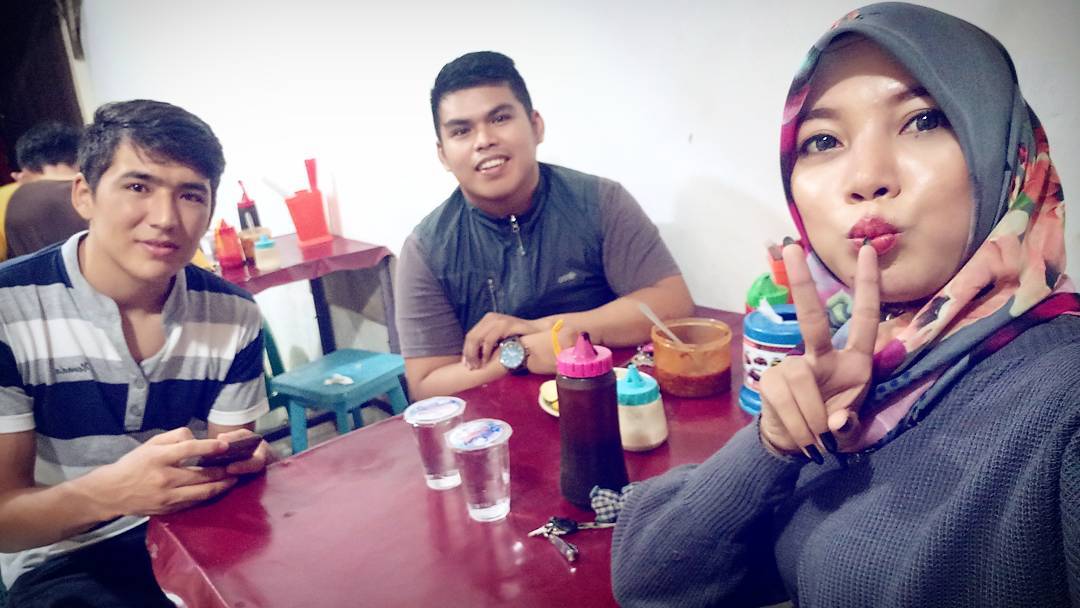 1. Dharma Giri, 2. Warong Legong, 3. Ayam Taliwang, 4. Tsavo Lion, 5. Dapoer Lebih, 6. Ngerodok Resto, 7. Warung Mas Bagong, 8. RM. Padang Ampera, 9. Keramas Aero Park, 10. Warung Antis Paramita