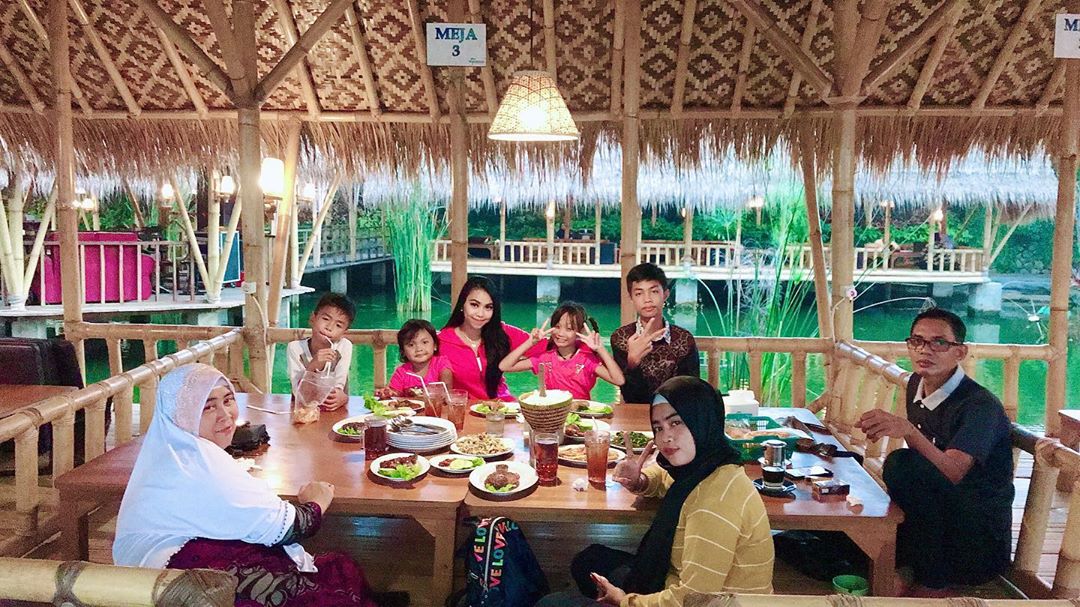 1. RM. Laksa Pengharapan, 2. Mang Kabayan, 3. RM. Seafood 99, 4. RM. Saung Berkah, 5. Sukahati Cafe, 6. OTO Bento, 7. RM. Kalimantan Asen, 8. Ramen 1, 9. RM. Padang Alhamdulilah, 10. Warung Wakaka