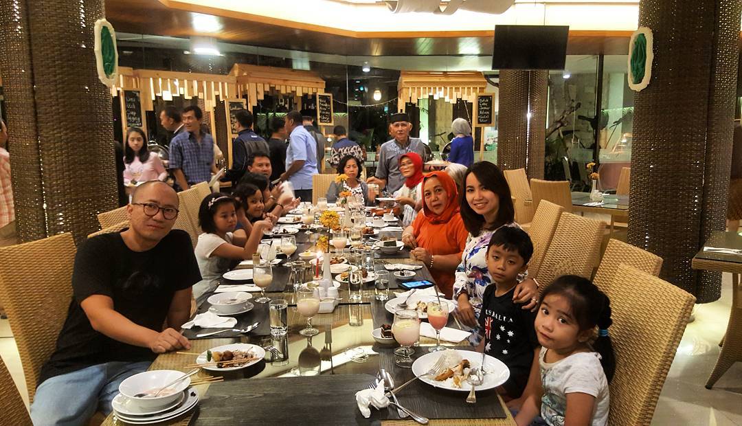 1. Pochajjang, 2. Kedai Seasoning, 3. Dakgalbi, 4. Ainisuki Resto, 5. Landbouw Resto, 6. Atria Hotel, 7. Yakuza Bu, 8. Bluebells Express, 9. Harris Hotel, 10. The 101 Hotel