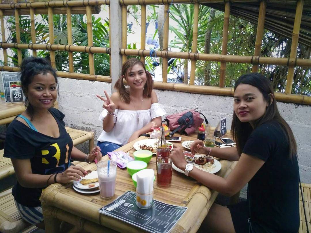 1. Dharma Giri, 2. Warong Legong, 3. Ayam Taliwang, 4. Tsavo Lion, 5. Dapoer Lebih, 6. Ngerodok Resto, 7. Warung Mas Bagong, 8. RM. Padang Ampera, 9. Keramas Aero Park, 10. Warung Antis Paramita