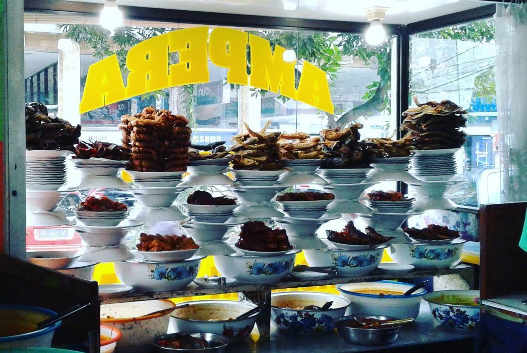 1. Dharma Giri, 2. Warong Legong, 3. Ayam Taliwang, 4. Tsavo Lion, 5. Dapoer Lebih, 6. Ngerodok Resto, 7. Warung Mas Bagong, 8. RM. Padang Ampera, 9. Keramas Aero Park, 10. Warung Antis Paramita