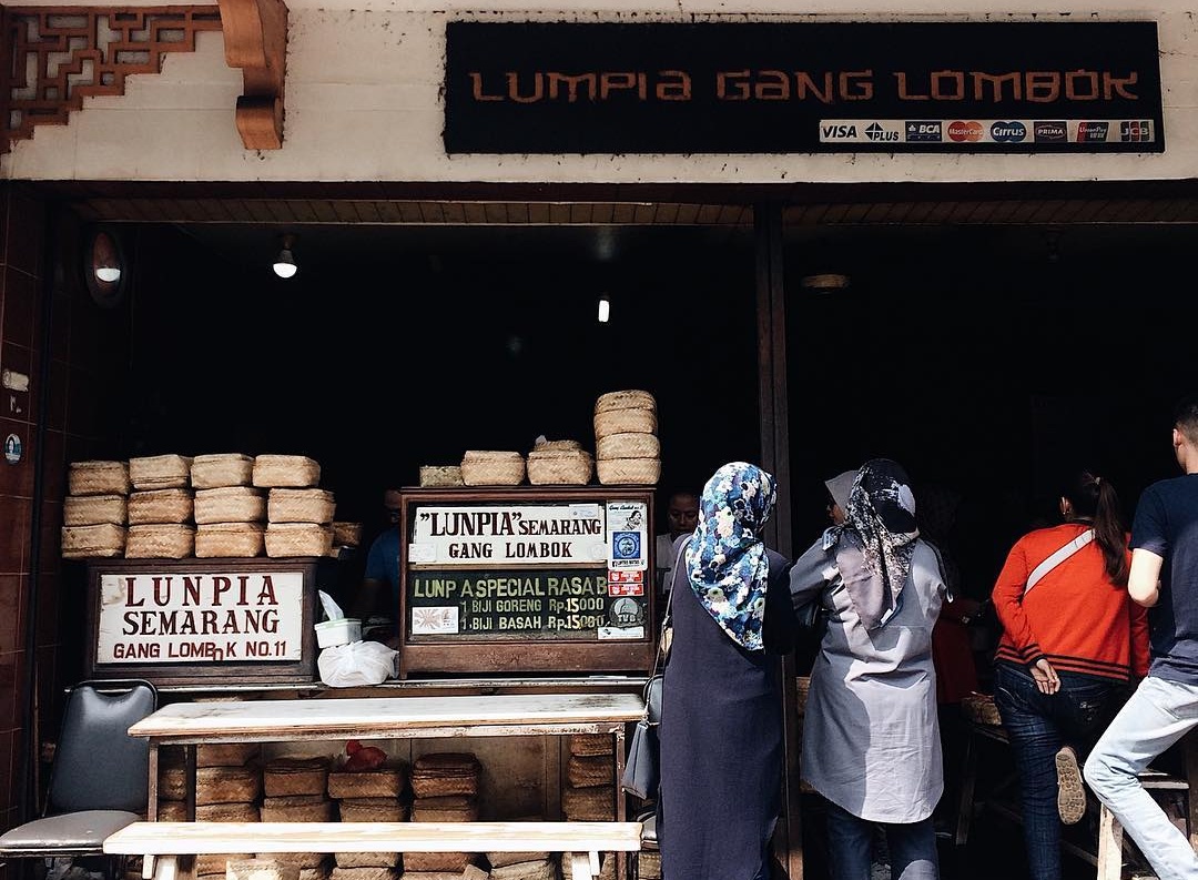1. Gang Lombok, 2. Lunpia Mataram, 3. Lunpia Express, 4. Loenpia Mbak Lien, 5. Lunpia Cik Meme, 6. Lunpia 57, 7. Lunpia Sari Rasa, 8. Lumpia Hoki, 9. Lumpia LJ (Lifes Joy), 10. Queen Lumpia
