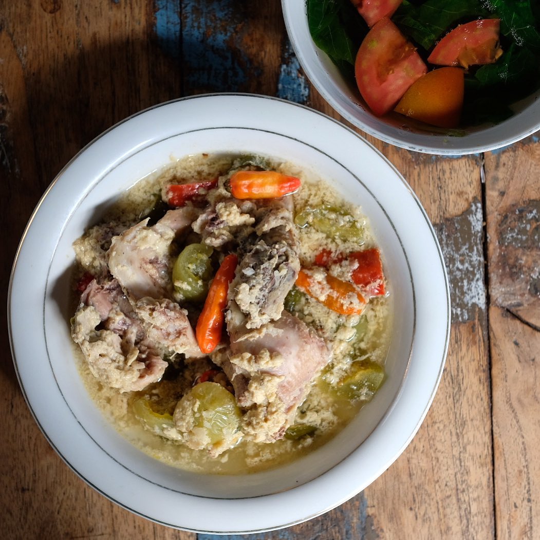 1. Garang Asem, 2. Ayam Pencok/Bledug, 3. Swike, 4. Nasi Pager Godong, 5. Sayur Becek, 6. Nasi Jagung, 7. Mie Tek-Tek, 8. Emping Jagung, 9. Sego Pecel Gambringan, 10. Sate Sapi Pak Beng