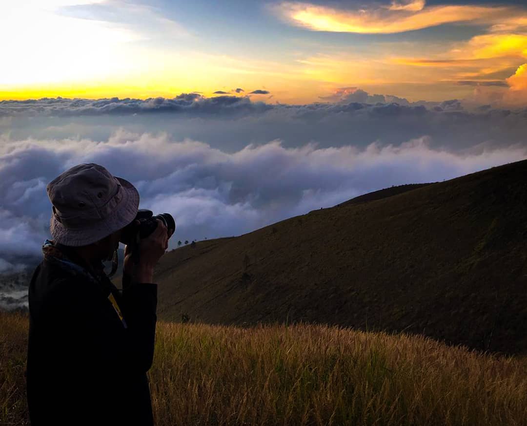 1. Gunung Salak, 2. Gunung Guntur, 3. Gunung Malabar, 4. Gunung Patuha, 5. Gunung Papandayan, 6. Gunung Cikuray, 7. Gunung Pangarango, 8. Gunung Ciremai, 9. Gunung Puntang, 10. Gunung Gede