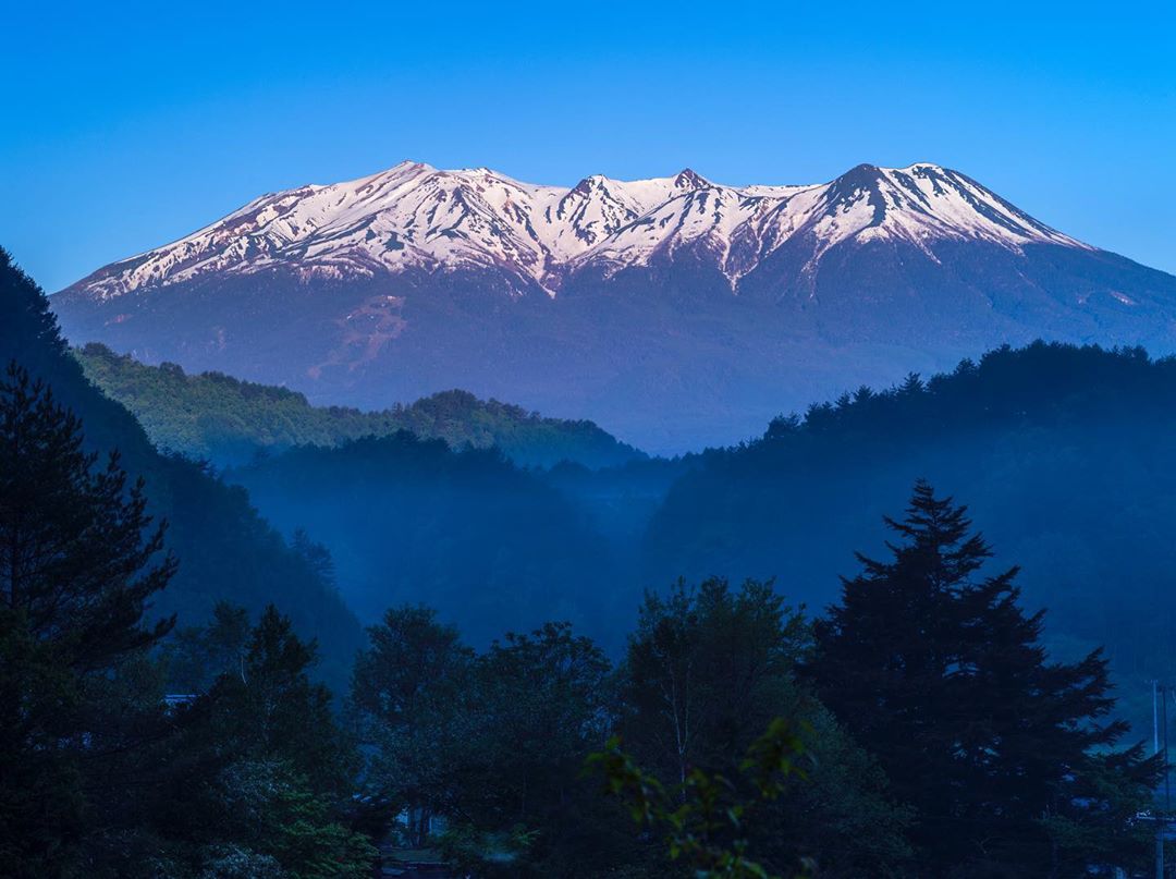 1. Gunung Fuji, 2. Gunung Kitadake, 3. Gunung Hotaka, 4. Gunung Yari, 5. Gunung Warusawa, 6. Gunung Akaishi, 7. Gunung Ontake, 8. Gunung Shiomi, 9. Gunung Aino, 10. Gunung Obami