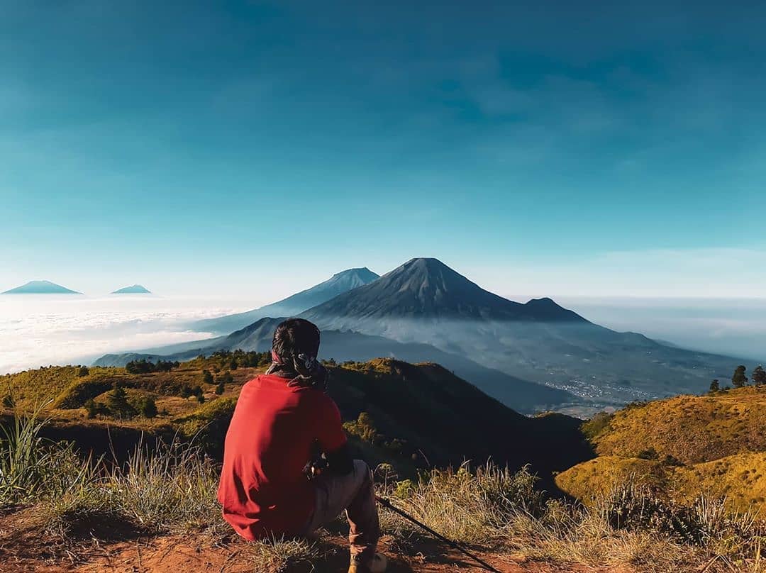 Gunung tertinggi di jawa tengah urutan daftar 7 dan timur adalah sebutkan nama pulau daerah yang ada indonesia, 1. Gunung Slamet, 2. Gunung Sumbing, 3. Gunung Lawu, 4. Gunung Merbabu, 5. Gunung Sindoro, 6. Gunung Merapi, 7. Gunung Prau, 8. Gunung Rogojembangan, 9. Gunung Ungaran, 10. Gunung Telemoyo
