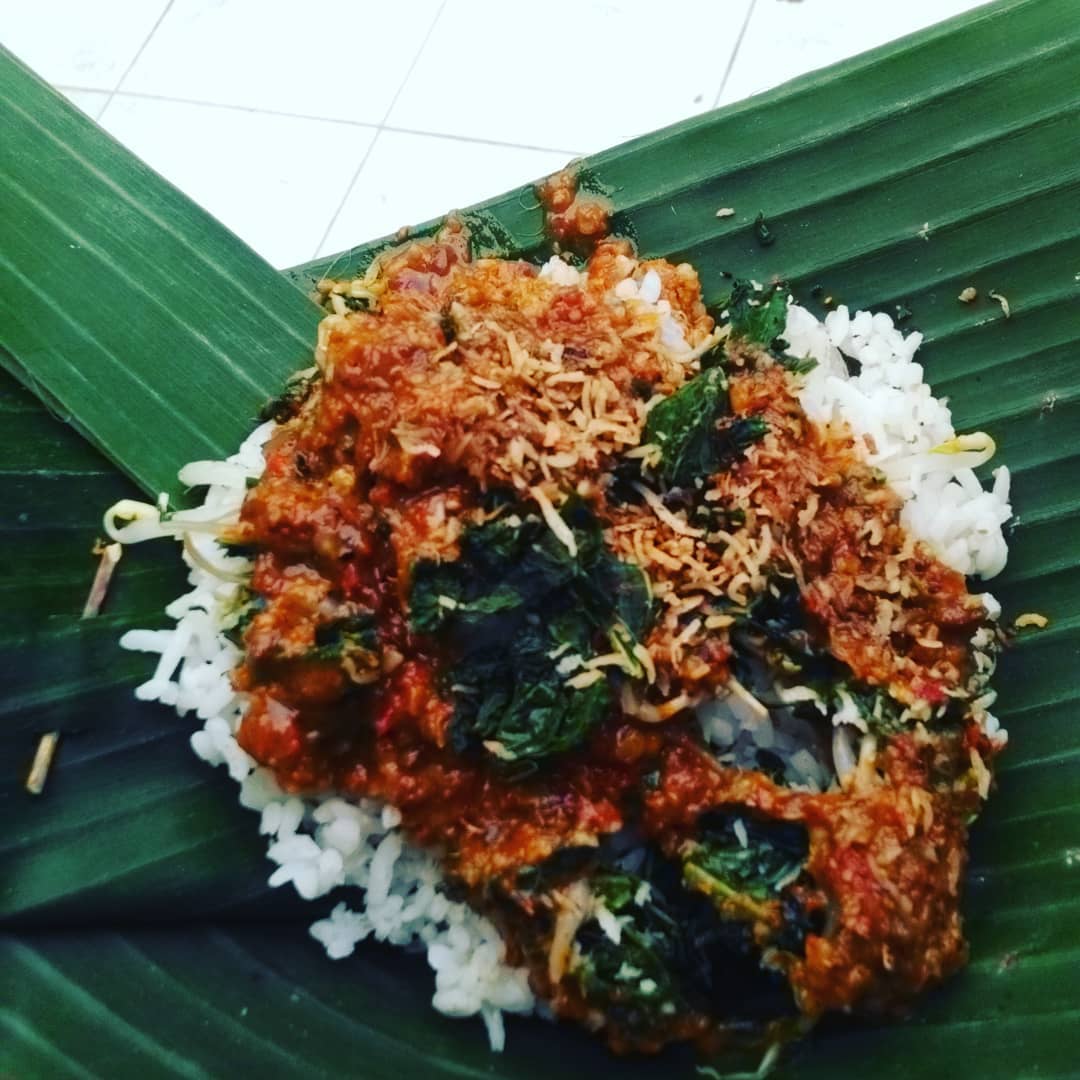 1. Garang Asem, 2. Ayam Pencok/Bledug, 3. Swike, 4. Nasi Pager Godong, 5. Sayur Becek, 6. Nasi Jagung, 7. Mie Tek-Tek, 8. Emping Jagung, 9. Sego Pecel Gambringan, 10. Sate Sapi Pak Beng