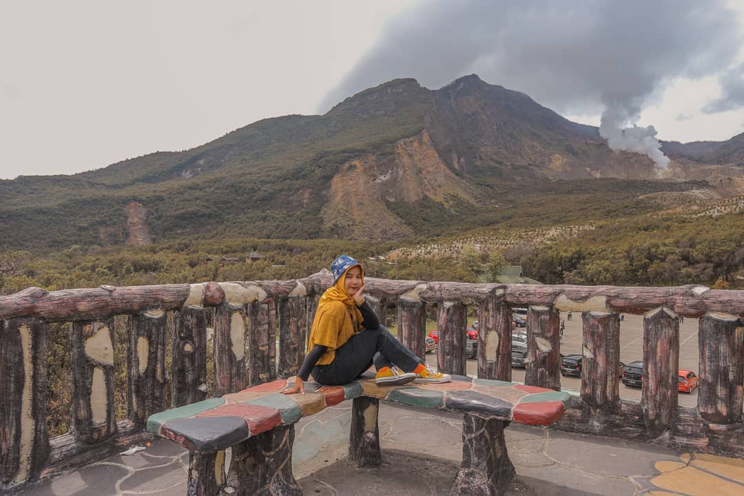 1. Gunung Salak, 2. Gunung Guntur, 3. Gunung Malabar, 4. Gunung Patuha, 5. Gunung Papandayan, 6. Gunung Cikuray, 7. Gunung Pangarango, 8. Gunung Ciremai, 9. Gunung Puntang, 10. Gunung Gede