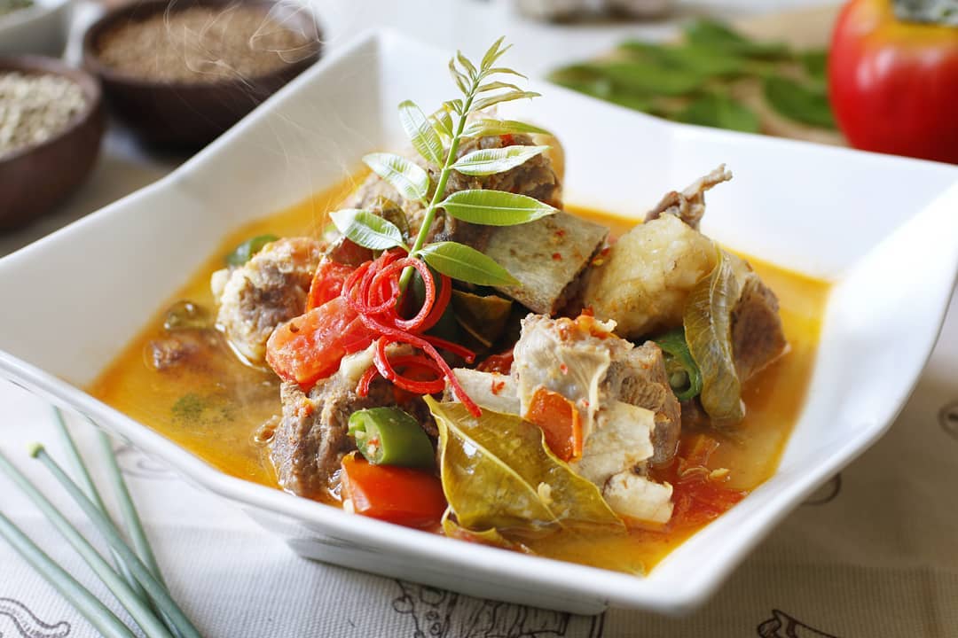 1. Garang Asem, 2. Ayam Pencok/Bledug, 3. Swike, 4. Nasi Pager Godong, 5. Sayur Becek, 6. Nasi Jagung, 7. Mie Tek-Tek, 8. Emping Jagung, 9. Sego Pecel Gambringan, 10. Sate Sapi Pak Beng