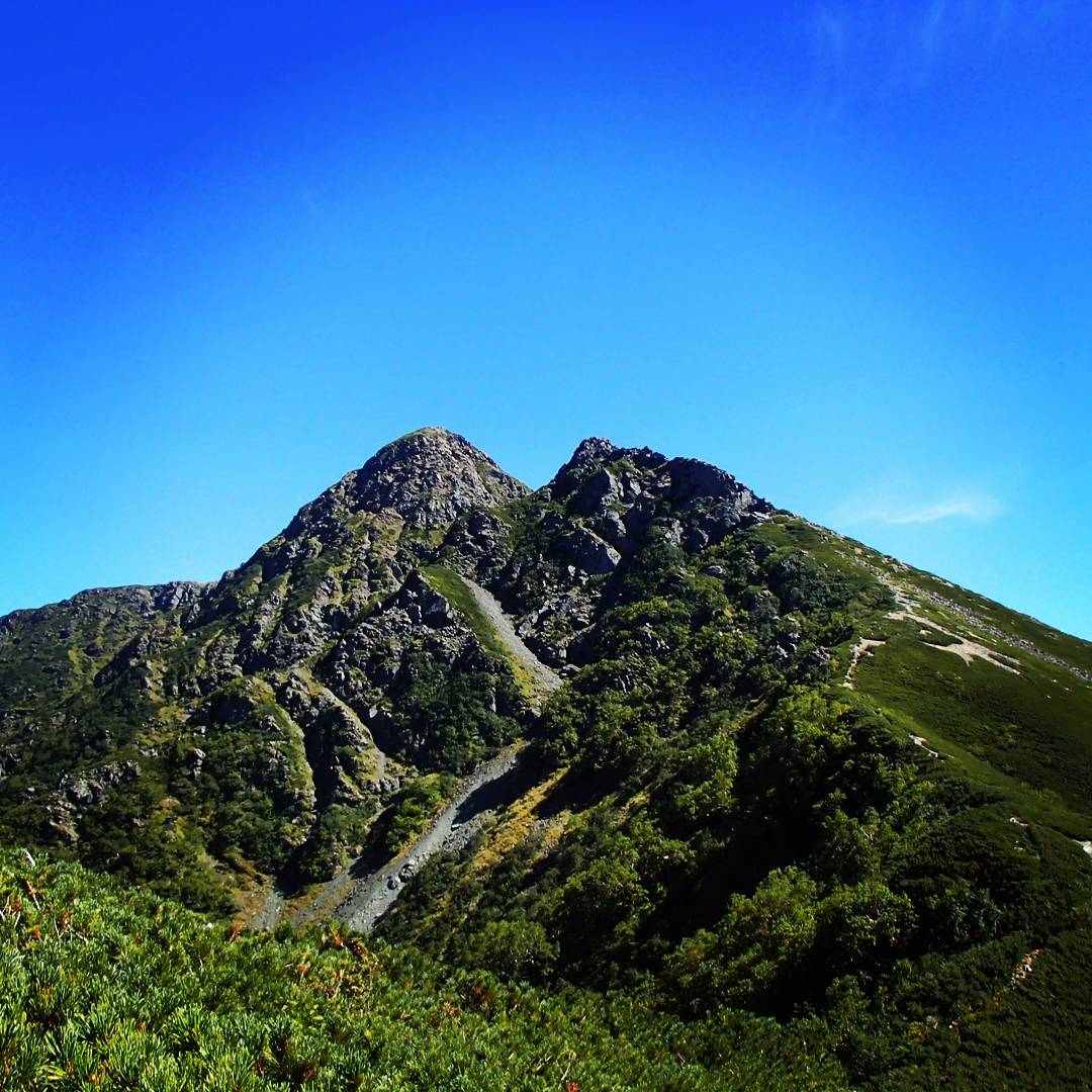 1. Gunung Fuji, 2. Gunung Kitadake, 3. Gunung Hotaka, 4. Gunung Yari, 5. Gunung Warusawa, 6. Gunung Akaishi, 7. Gunung Ontake, 8. Gunung Shiomi, 9. Gunung Aino, 10. Gunung Obami