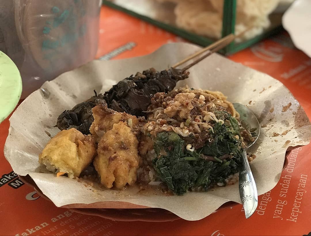 Makanan khas ungaran semarang daerah di kota, 1. Tahu Bakso Bu Pudji, 2. Pecel Keong “Mbak Toen” Banyubiru, 3. Tumpi, 4. Tahu Serasi, 5. Gudeg Merakmati, 6. Sate Kelinci Bandungan, 7. Serabi Ngampin, 8. Sate Pak Kempleng, 9. Pecel Mbok Kami, 10. Gecok Tlogo Ibu Siti Sundari