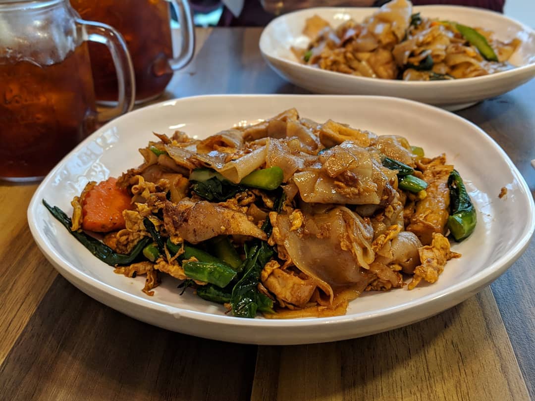 Makan khas laos resep makanan di nama gambar dari negara ciri masakan dan minuman tradisional, 2. Khao Piak Sen, 3. Khao Jee, 4. Ping Kai, 5. Khao Niaw, 6. Mok Pa, 7. Tam Mak Hoong, 8. Nam Khao Tod, 9. Pad Khee Mao, 10. Lao-lao Whisky