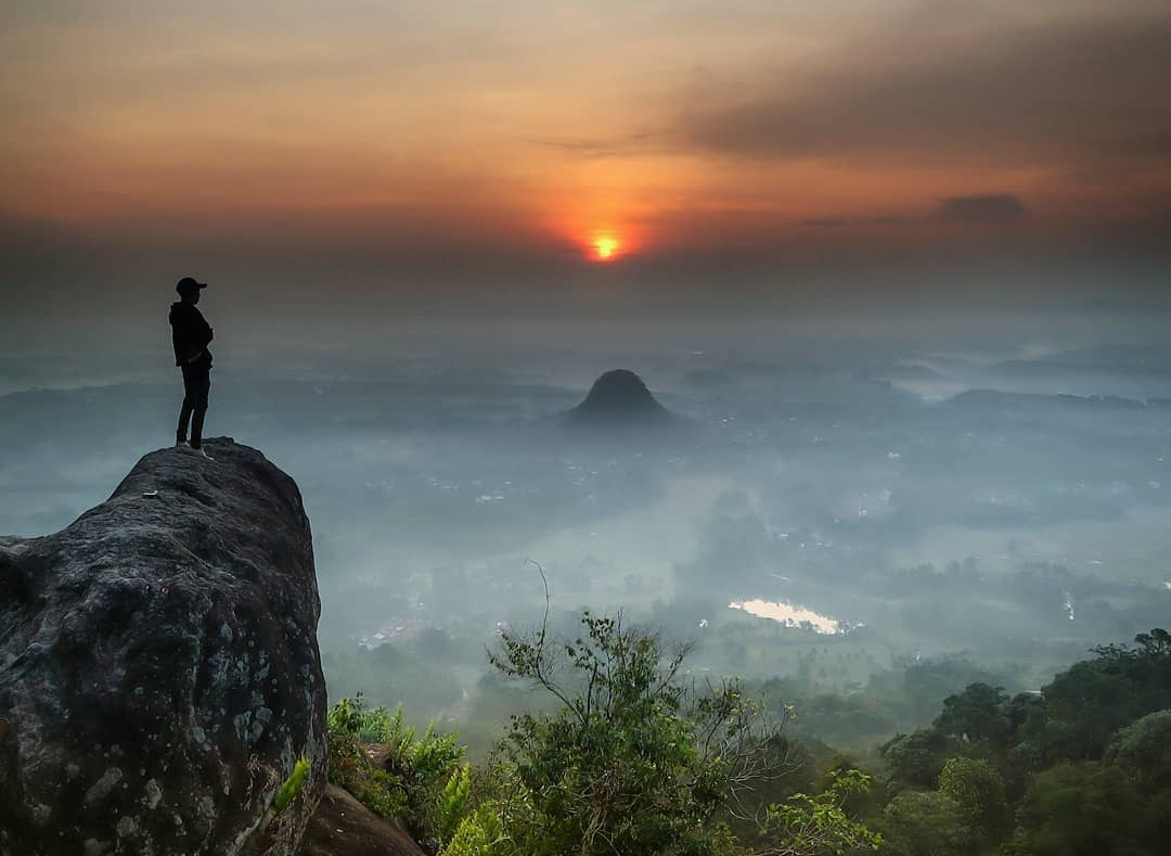 1. Gunung Gede, 2. Gunung Pangrango, 3. Gunung Munara Rumpin, 4. Gunung Bunder, 5. Gunung Kencana, 6. Gunung Pancar, 7. Gunung Salak Endah, 8. Gunung Batu Jonggol, 9. Gunung Eusing, 10. Gunung Alesano