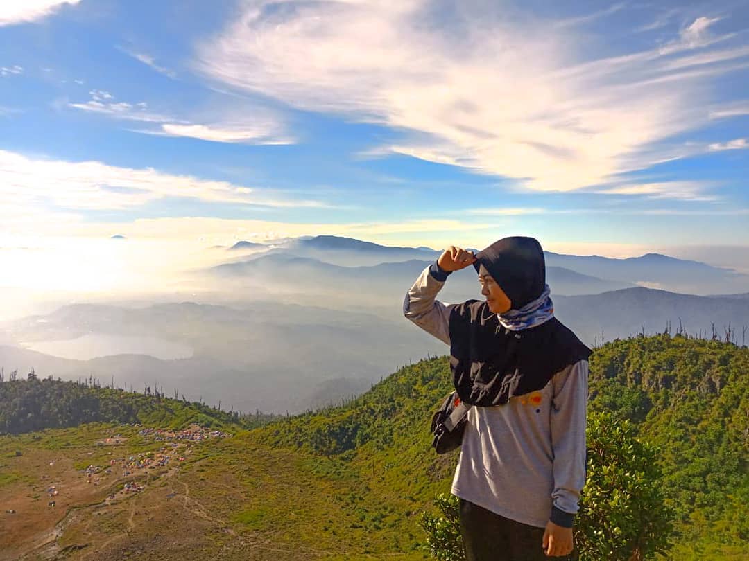 1. Gunung Marapi, 2. Gunung Singgalang, 3. Gunung Talang, 4. Gunung Tandikek, 5. Gunung Talamau, 6. Gunung Kerinci, 7. Gunung Kulabu, 8. Gunung Sago, 9. Gunung Mande Rabiah, 10. Gunung Tambin
