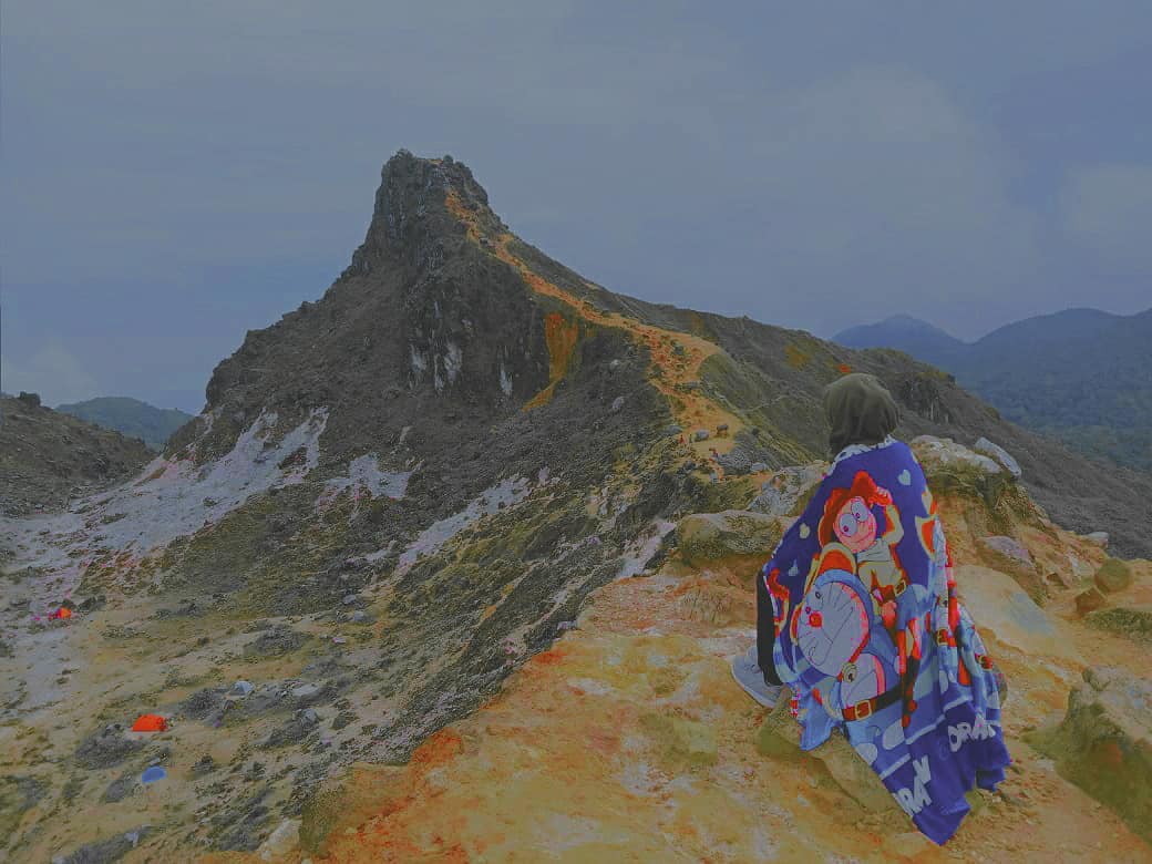 1. Gunung Sibayak, 2. Gunung Sinabung, 3. Gunung Sibuatan, 4. Gunung Sorik Marapi, 5. Gunung Lubuk Raya, 6. Gunung Sibual-Buali, 7. Pusuk Buhit, 8. Gunung Simpon, 9. Gunung Sipiso-Piso, 10. Gunung Pangulubao