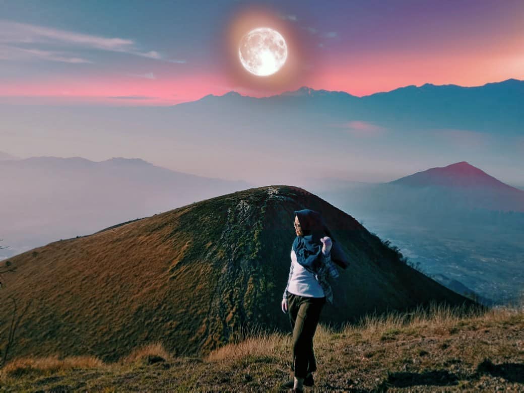 1. Gunung Guntur, 2. Gunung Cikuray, 3. Gunung Papandayan, 4. Gunung Piramid Sadahurip, 5. Gunung Haruman, 6. Puncak Darajat Pass, 7. Gunung Talaga Bodas, 8. Gunung Calancang, 9. Gunung Kendang, 10. Gunung Cakrabuana