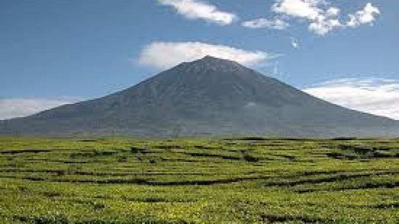 1. Gunung Bukit Raya, 2. Gunung Liangpran, 3. Gunung Menyapa, 4. Gunung Halau-Halau, 5.Gunung Latuk, 6. Gunung Kemul, 7. Gunung Batu Tiban, 8. Gunung Batu Jumak, 9. Gunung Kalambit, 10. Gunung Batutikung