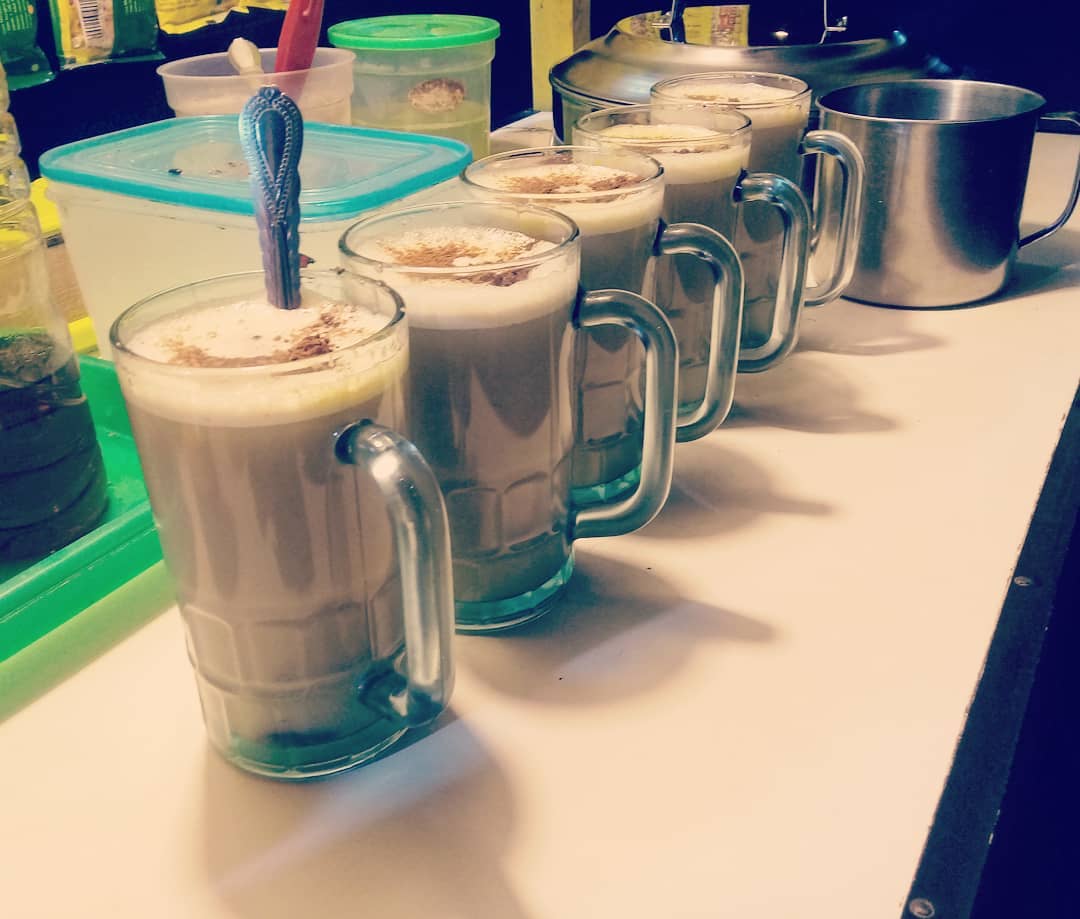 1. Teh Talua, 2. Jus Pinang Muda, 3. Aia Kawa Daun, 4. Dadiah, 5. Es Tebak, 6. Aia Aka, 7. Es Durian, 8. Sekotang, 9. Es Cendol Mak Khatib, 10. Pepaya Kuah Santan