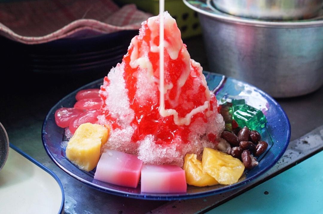 1. Es Teler Pacar Keling “Pak No”, 2. Es Campur Tidar, 3. Es Pisang Ijo, 4. Jumbo Juice, 5. Es Oyen, 6. Mango Bomb, 7. Kopi Koko Nakal, 8. Es Sinom, 9. Cukrik, 10. Legen
