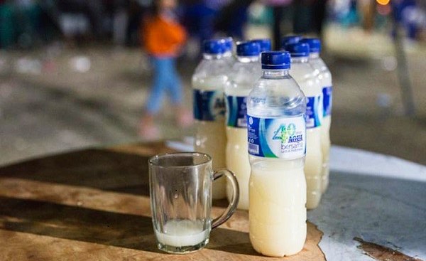 1. Pallu Butung, 2. Sirup Pisang Ambon, 3. Sarraba, 4. Es Pisang Ijo, 5. Sirup Markisa, 6. Kopi Susu Makassar, 7. Ballo, 8. Mocktail, 9. Es Poteng, 10. Es Putar Papabon