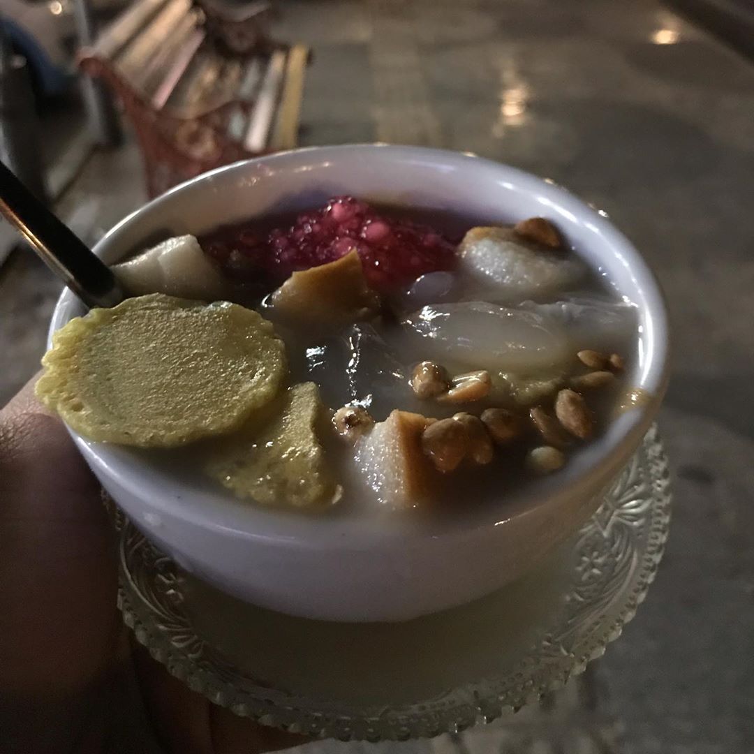 1. Bir Pletok, 2. Es Dawet Cendol, 3. Adon-Adon Coro, 4. Wedang Uwuh, 5. Limun Oriental, 6. Jamu Jun, 7. Sekoteng, 8. Es Oyen, 9. Es Gempol Pleret, 10. Es Rumput Laut