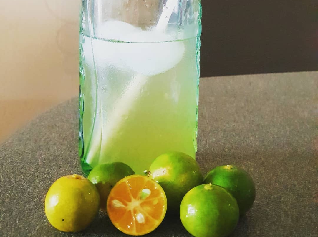1. Cendol dan Cincau, 2. Ce Hun Tiau, 3. Es Buah Segar, 4. Es Jeruk Songkit, 5. Kelapa Hijau, 6. Sirup Rumput Laut, 7. Es Jagung, 8. Es Tebu, 9. Liang Teh, 10. Es Teler Pontianak