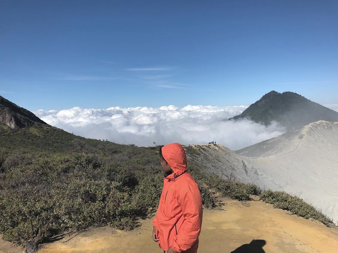 1. Gunung Binaiya, 2. Gunung Gamalama, 3. Gunung Ganapus, 4. Gunung Dukono, 5. Gunung Ibu, 6. Gunung Kie Matubu, 7. Gunung Gamkonora, 8. Gunung Maitara, 9. Gunung Karianga, 10. Gunung Kerbau