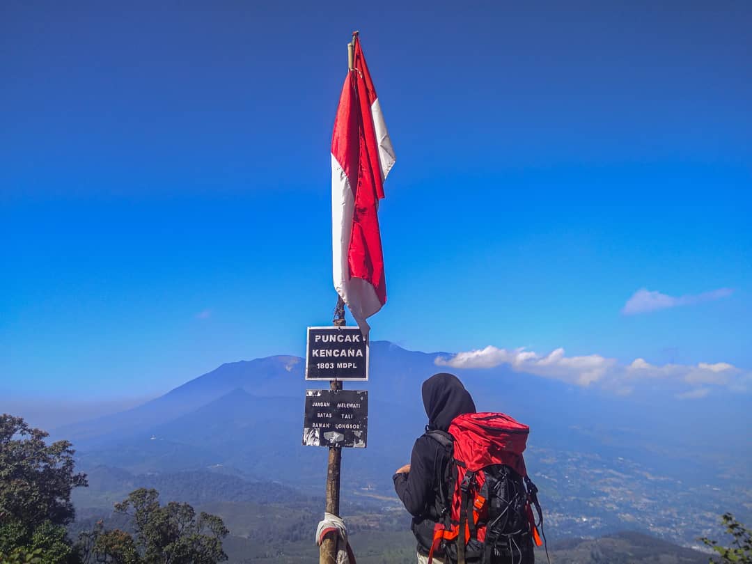 1. Gunung Gede, 2. Gunung Pangrango, 3. Gunung Munara Rumpin, 4. Gunung Bunder, 5. Gunung Kencana, 6. Gunung Pancar, 7. Gunung Salak Endah, 8. Gunung Batu Jonggol, 9. Gunung Eusing, 10. Gunung Alesano