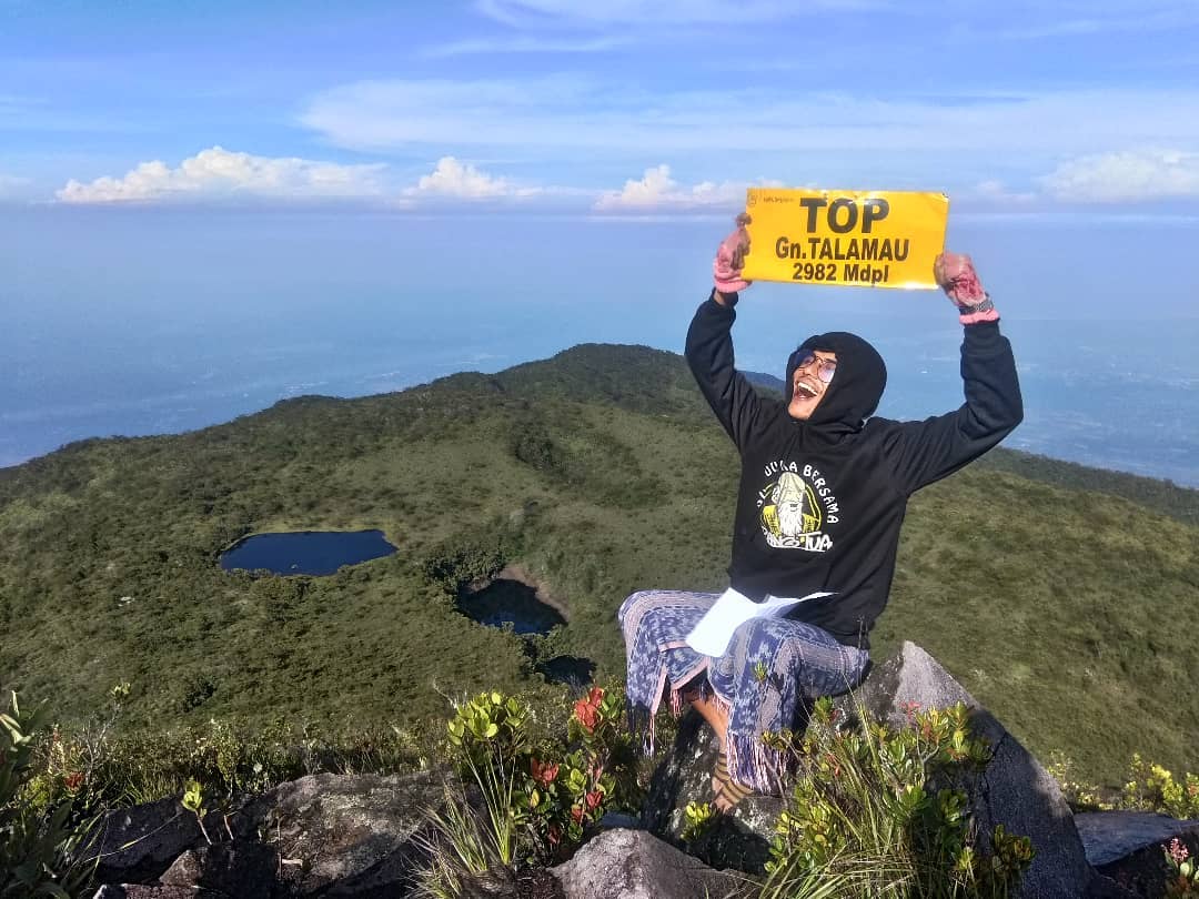 1. Gunung Marapi, 2. Gunung Singgalang, 3. Gunung Talang, 4. Gunung Tandikek, 5. Gunung Talamau, 6. Gunung Kerinci, 7. Gunung Kulabu, 8. Gunung Sago, 9. Gunung Mande Rabiah, 10. Gunung Tambin