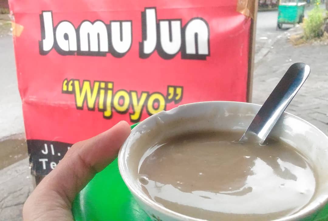 1. Bir Pletok, 2. Es Dawet Cendol, 3. Adon-Adon Coro, 4. Wedang Uwuh, 5. Limun Oriental, 6. Jamu Jun, 7. Sekoteng, 8. Es Oyen, 9. Es Gempol Pleret, 10. Es Rumput Laut