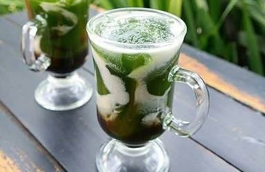1. Teh Talua, 2. Jus Pinang Muda, 3. Aia Kawa Daun, 4. Dadiah, 5. Es Tebak, 6. Aia Aka, 7. Es Durian, 8. Sekotang, 9. Es Cendol Mak Khatib, 10. Pepaya Kuah Santan