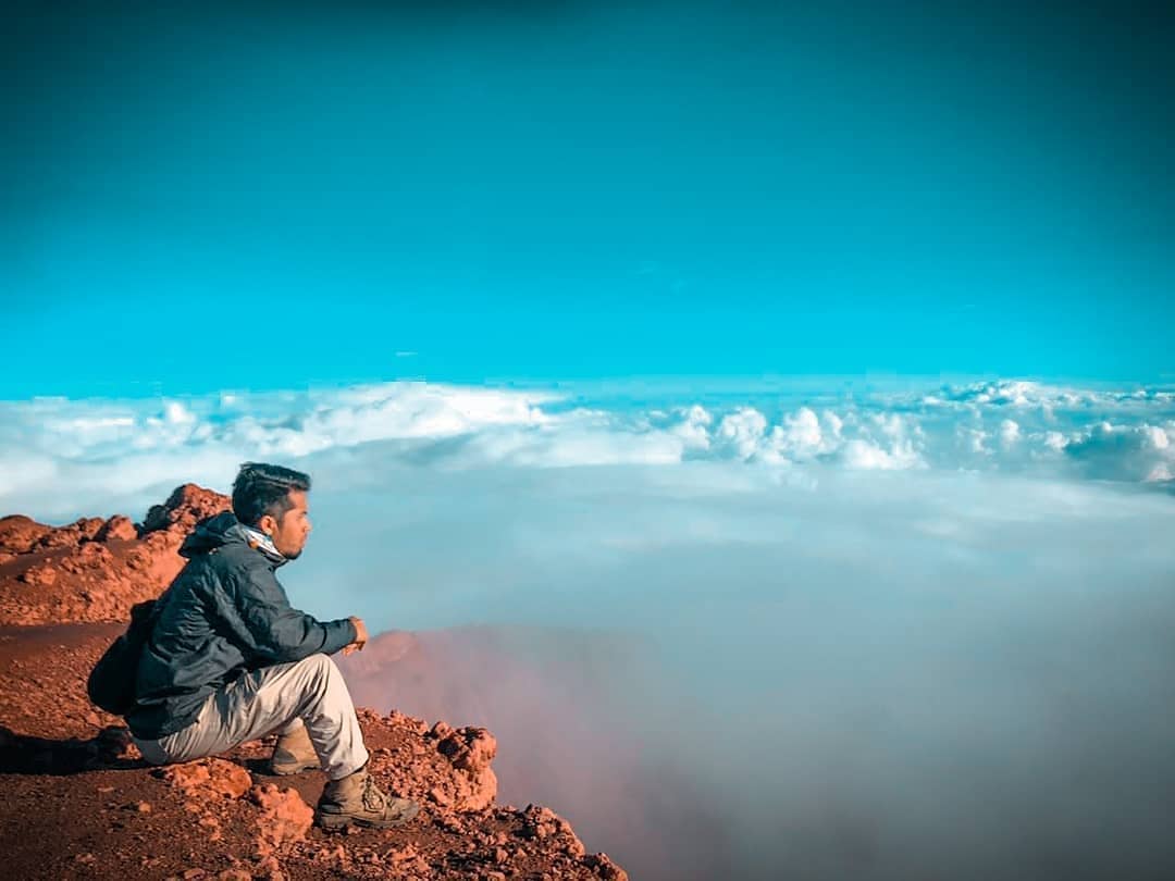1. Gunung Marapi, 2. Gunung Singgalang, 3. Gunung Talang, 4. Gunung Tandikek, 5. Gunung Talamau, 6. Gunung Kerinci, 7. Gunung Kulabu, 8. Gunung Sago, 9. Gunung Mande Rabiah, 10. Gunung Tambin