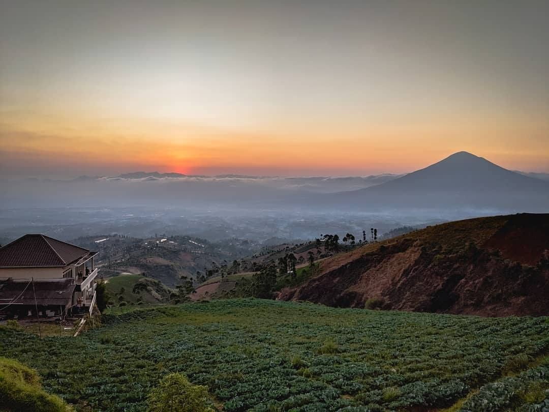 1. Gunung Guntur, 2. Gunung Cikuray, 3. Gunung Papandayan, 4. Gunung Piramid Sadahurip, 5. Gunung Haruman, 6. Puncak Darajat Pass, 7. Gunung Talaga Bodas, 8. Gunung Calancang, 9. Gunung Kendang, 10. Gunung Cakrabuana