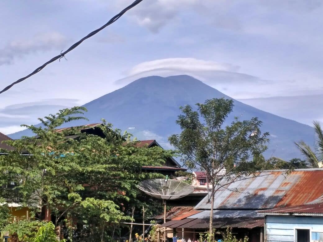 1. Gunung Guntur, 2. Gunung Cikuray, 3. Gunung Papandayan, 4. Gunung Piramid Sadahurip, 5. Gunung Haruman, 6. Puncak Darajat Pass, 7. Gunung Talaga Bodas, 8. Gunung Calancang, 9. Gunung Kendang, 10. Gunung Cakrabuana