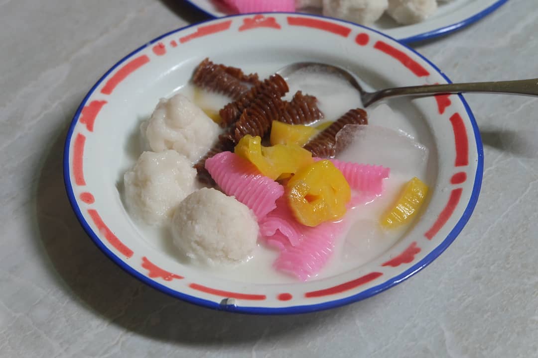 1. Bir Pletok, 2. Es Dawet Cendol, 3. Adon-Adon Coro, 4. Wedang Uwuh, 5. Limun Oriental, 6. Jamu Jun, 7. Sekoteng, 8. Es Oyen, 9. Es Gempol Pleret, 10. Es Rumput Laut