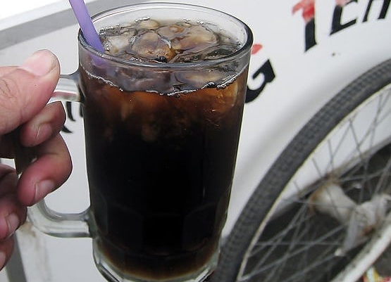 1. Cendol dan Cincau, 2. Ce Hun Tiau, 3. Es Buah Segar, 4. Es Jeruk Songkit, 5. Kelapa Hijau, 6. Sirup Rumput Laut, 7. Es Jagung, 8. Es Tebu, 9. Liang Teh, 10. Es Teler Pontianak