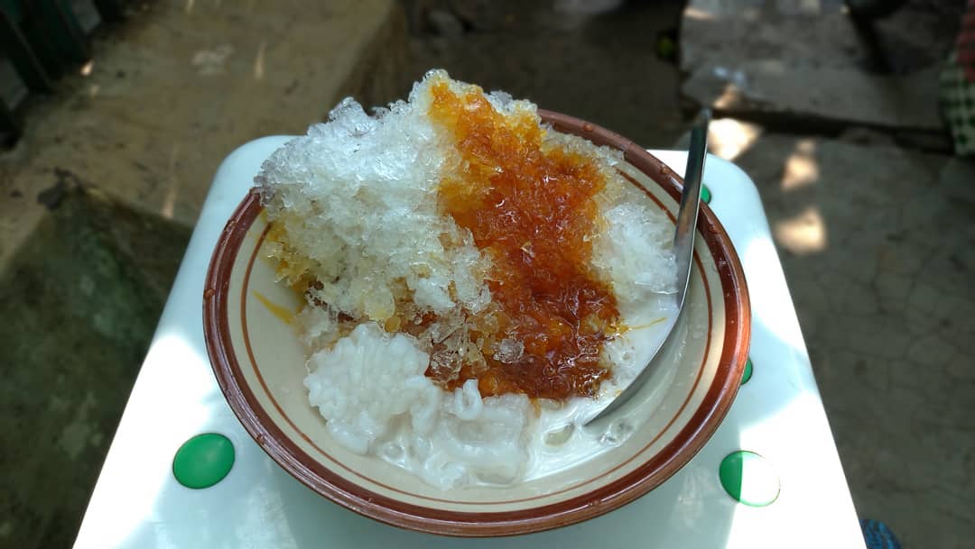 1. Wedang Tahu, 2. Jamu Jun, 3. Es Puter Cong Lik, 4. Wedang Kacang Tanah, 5. Es Cao, 6. Es Pankuk Pak Yono, 7. Cong Yang, 8. Es kelapa Muda Pak Ambon, 9. Es Dawet Kampung Kali, 10. Es Marem Pak Zaenal