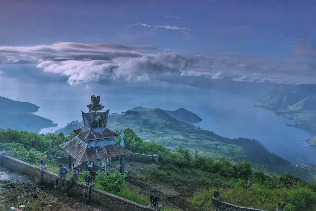 1. Gunung Sibayak, 2. Gunung Sinabung, 3. Gunung Sibuatan, 4. Gunung Sorik Marapi, 5. Gunung Lubuk Raya, 6. Gunung Sibual-Buali, 7. Pusuk Buhit, 8. Gunung Simpon, 9. Gunung Sipiso-Piso, 10. Gunung Pangulubao