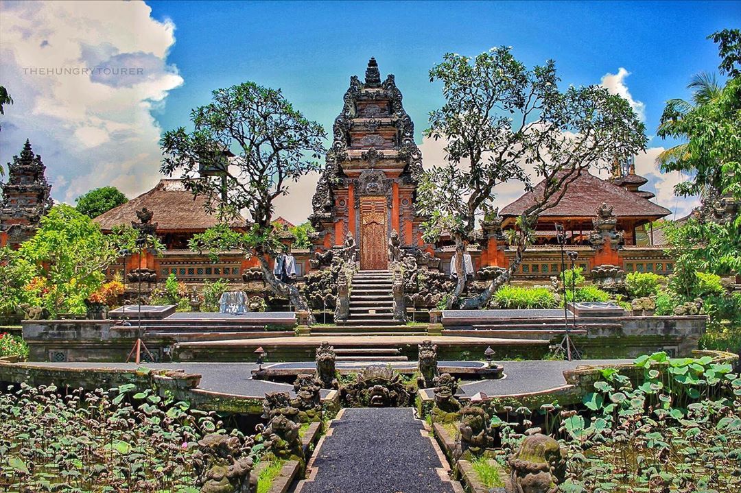 1. Pura Taman Saraswati, 2. Tegalalang River Pool Swing, 3. Sawah Terasering Tegalalang, 4. Kebun Bistro, 5. Folk Pool &amp; Garden, 6. Lazy Cats, 7. The Sanctoo Villa at Bali Zoo, 8. Milk and Madu Ubud, 9. Daun Lebar Villas, 10. DesaVisesa Resort