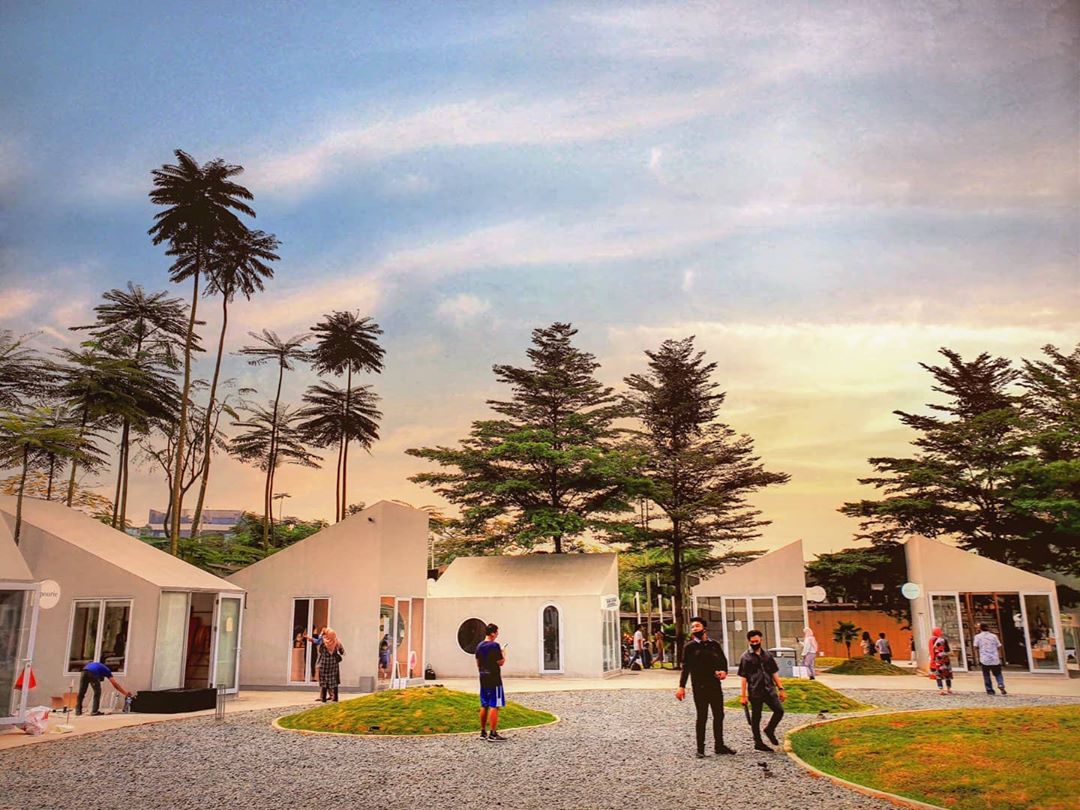 1. The Breeze BSD City, 2. IKEA Alam Sutera, 3. Firenze Gelateria, 4. Unison Café & Kitchen, 5. Dailycious, 6. MotoMoto Resto & Museum, 7. Upside Down World, 8. Scientia Square Park, 9. Sakura Garden Illumination, 10. Cupten Cafe