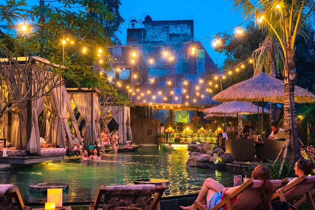 1. Pura Taman Saraswati, 2. Tegalalang River Pool Swing, 3. Sawah Terasering Tegalalang, 4. Kebun Bistro, 5. Folk Pool &amp; Garden, 6. Lazy Cats, 7. The Sanctoo Villa at Bali Zoo, 8. Milk and Madu Ubud, 9. Daun Lebar Villas, 10. DesaVisesa Resort