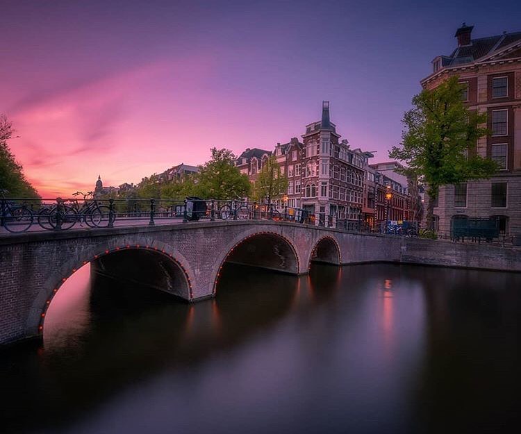 1. Paris Perancis, 2. New York, 3. London Inggris, 4. Vancouver Kanada, 5. Singapura, 6. Venice Italia, 7. Cape Town Afrika Selatan, 8. Amsterdam Belanda, 9. Queenstown Selandia Baru, 10. Zurich Swiss