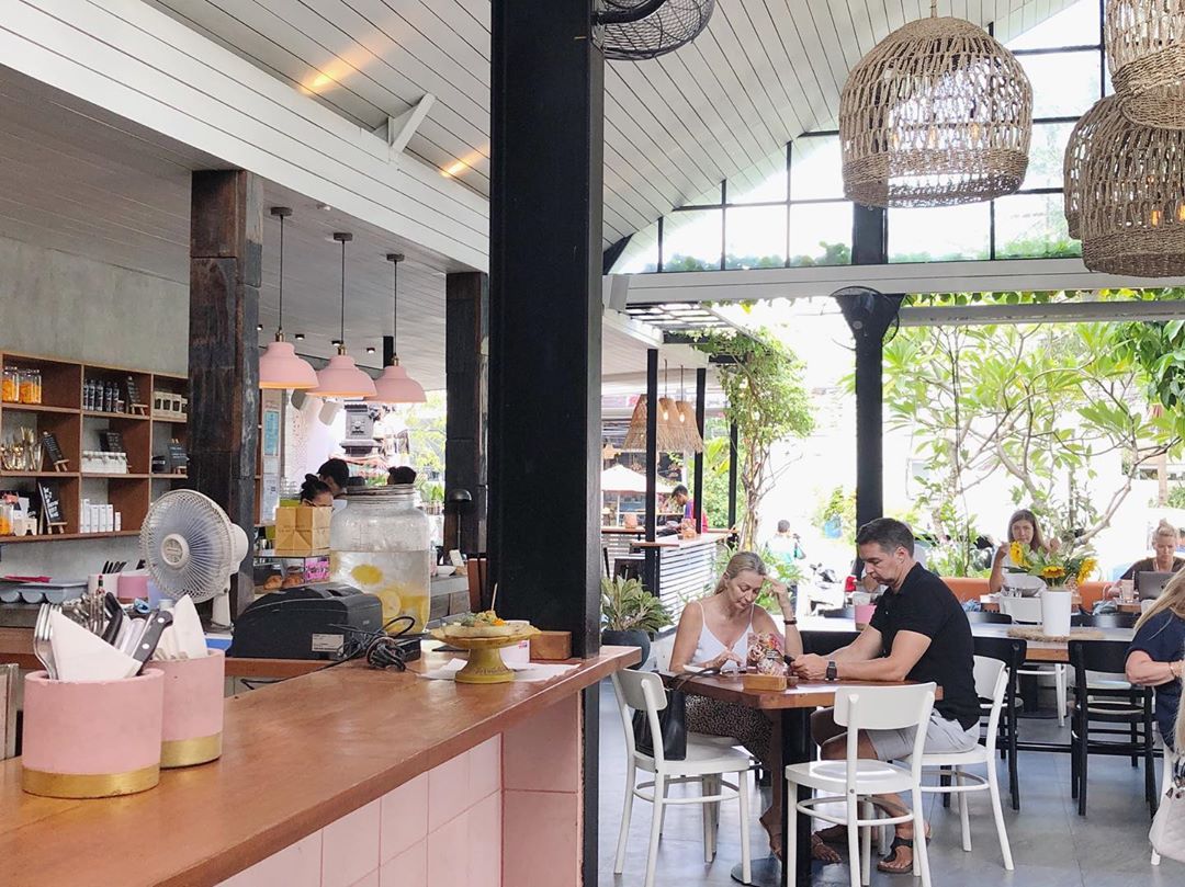 1. Pura Taman Saraswati, 2. Tegalalang River Pool Swing, 3. Sawah Terasering Tegalalang, 4. Kebun Bistro, 5. Folk Pool &amp; Garden, 6. Lazy Cats, 7. The Sanctoo Villa at Bali Zoo, 8. Milk and Madu Ubud, 9. Daun Lebar Villas, 10. DesaVisesa Resort