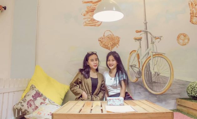 1. One Eighty Coffee & Music, 2. Delapan Padi, 3. Mana Cafe, 4. Kalpa Tree Dine & Chill, 5. District Café & Resto, 6. Please, Please, Please Café & Resto, 7. Boda Barn, 8. Lalune Coffee & Luncheonette, 9. The Peak Resort Dining, 10. Picknick Café