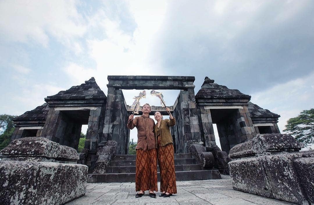 1. Wisata Alam Kalibiru, 2. Agro Wisata Bhumi Merapi, 3. Candi Ratu Boko, 4. Gunung Gambar, 5. Romantic Garden Bantul, 6. Gumuk Pasir Parangkusumo, 7. Honje Restaurant, 8. Abhayagiri Restaurant, 9. Warung Sawah Gondang Legi, 10. Gubug Makan Mang Engking Soragan Castle