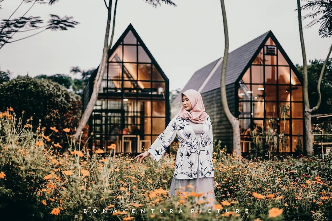 1. Telaga Biru Cisoka, 2. Tebing Koja, 3. Scientia Square Park, 4. The Breeze BSD City, 5. Clique Kitchen &amp; Bar, 6. Turning Point, 7. Chakra Hall &amp; Lounge, 8. Cascara Coffee &amp; Roasters, 9. B’Steak Grill &amp; Pancake, 10. The Spoke Bistro