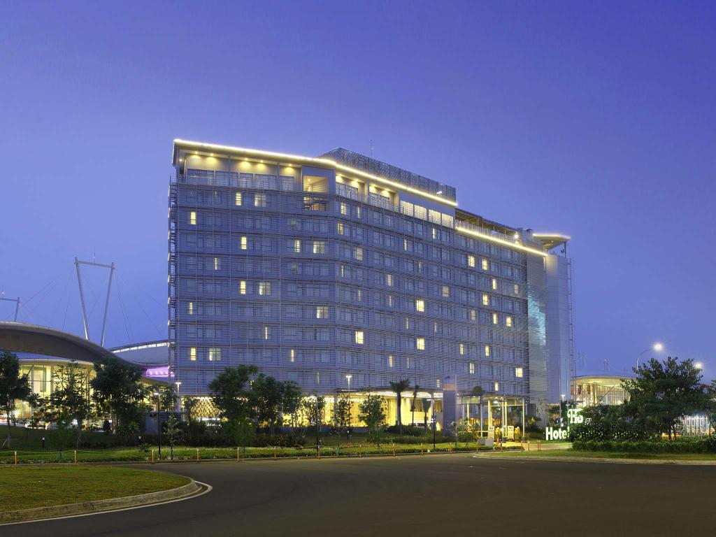 1. Hotel Santika Premiere,  2. Citismart Hotel BSD,  3. Astera Hotel Bintaro,  4. Sapphire Sky Hotel,  5. Hotel Citradream Bintaro,  6. East Garden,  7. The Grantage Hotel &amp; Sky Lounge,  8. Pop! Hotel BSD City,  9. Ibis Gading Serpong,  10. Ara Hotel Gading Serpong