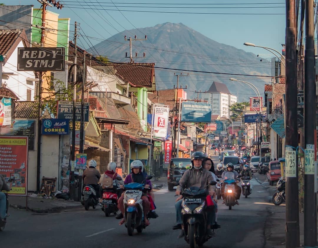 Sejarah Tempo Dulu, Julukan Kota, Di Masa Kini, Di Siang Hari, Di Malam Hari, Dari Atas, Surganya Wisata